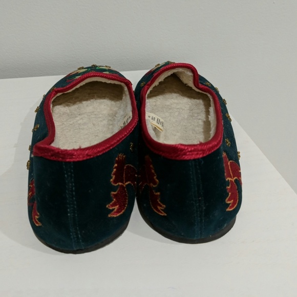 Gorgeous soft embroidered slippers - Picture 3 of 5